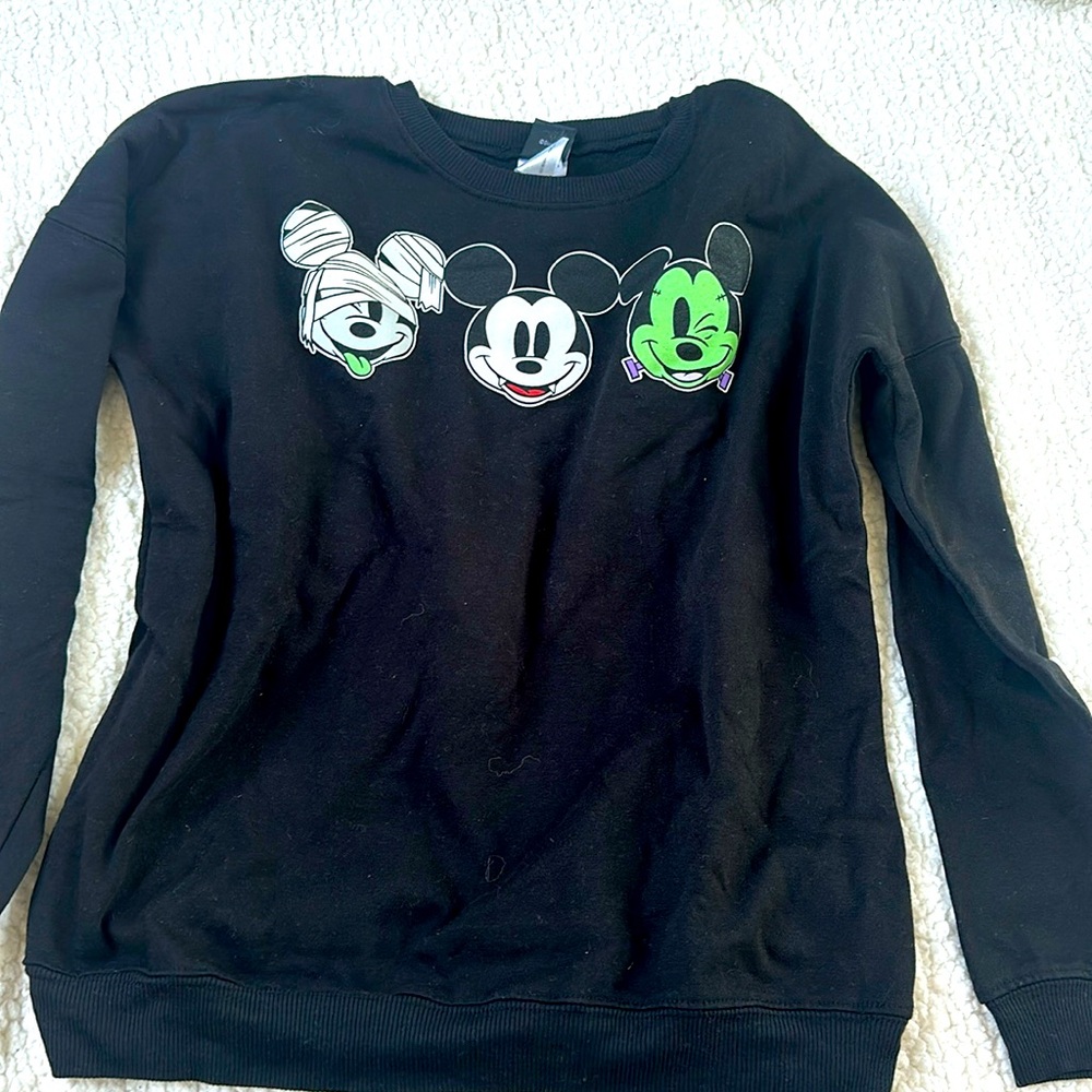Disney halloween size S crewneck
